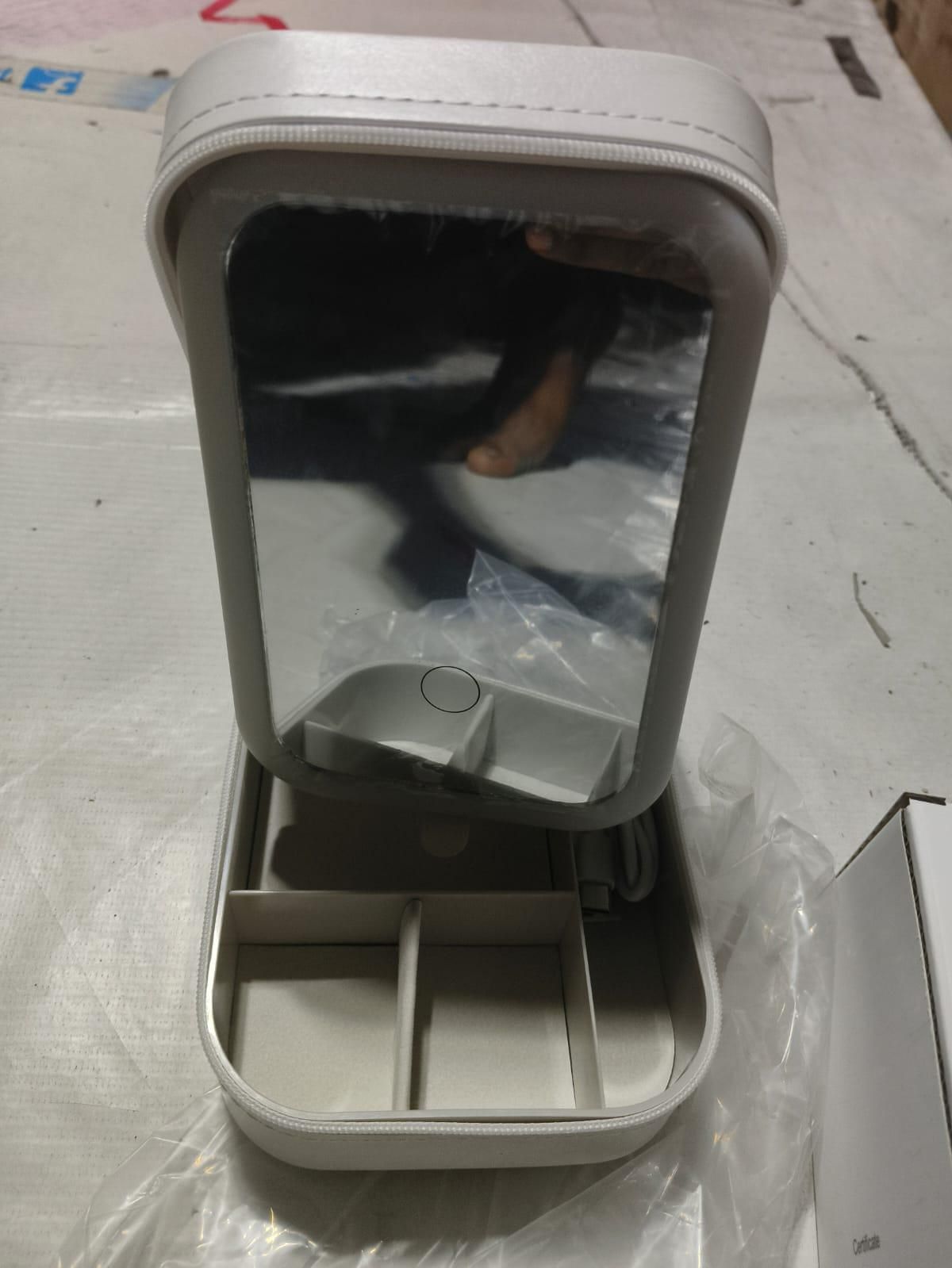 White Jewelry Box with LED Mirror piqnsv-2x